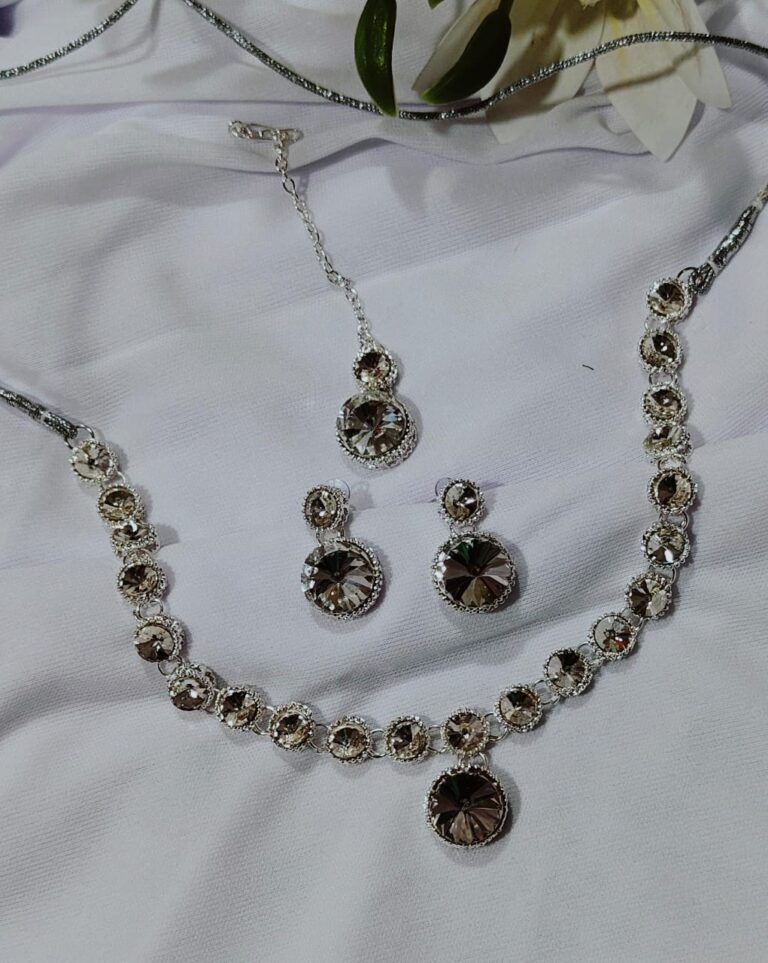 Gold Plated Kundan Long Necklace Set Earrings Maang Tikka